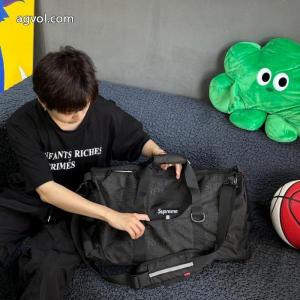 SUPREME偽 ブランド 通販バッグ高級感溢れる オシャレだけど疲れない リラックススタイルが実現..