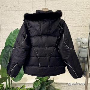 ブランド 偽物ダウンジャケット毎年大人気商品 圧倒的人気アイテム 超激安価格SUPREME