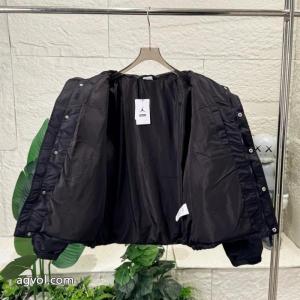 ブランド 偽物ダウンジャケット毎年大人気商品 圧倒的人気アイテム 超激安価格SUPREME