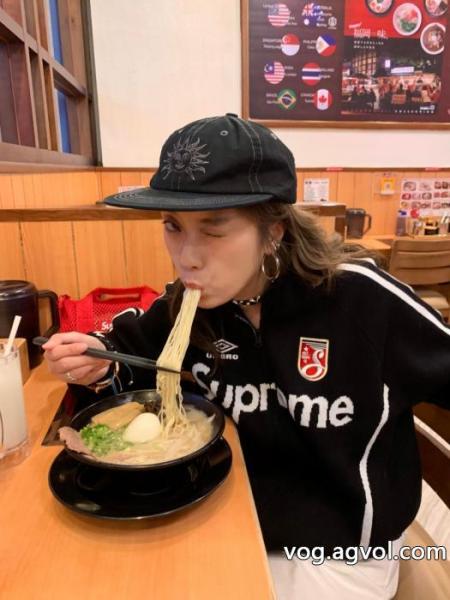 SUPREMEセーターコートコピー ブランド雑誌掲載 国内発最安値挑戦！都会的な印象のスタイル 0 