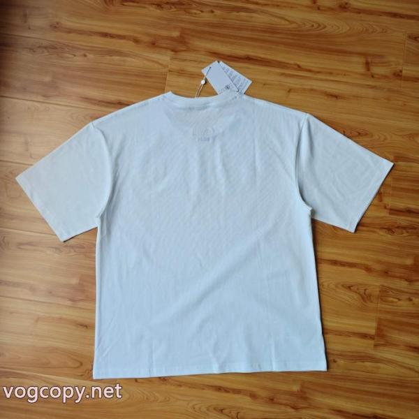 半袖Tシャツ偽物 ブランド 激安SUPREME目前の注目ブランド 半額セール 海外限定モデル 1