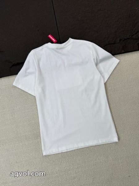 SUPREMEコピー ブランド 通販 安心半袖Tシャツシンプルなデザイン 最安値新作 個性的なデザイン 1