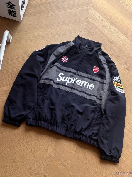SUPREMEジャケットシック 即発送OK 美品*稀少偽 ブランド 購入. 0
